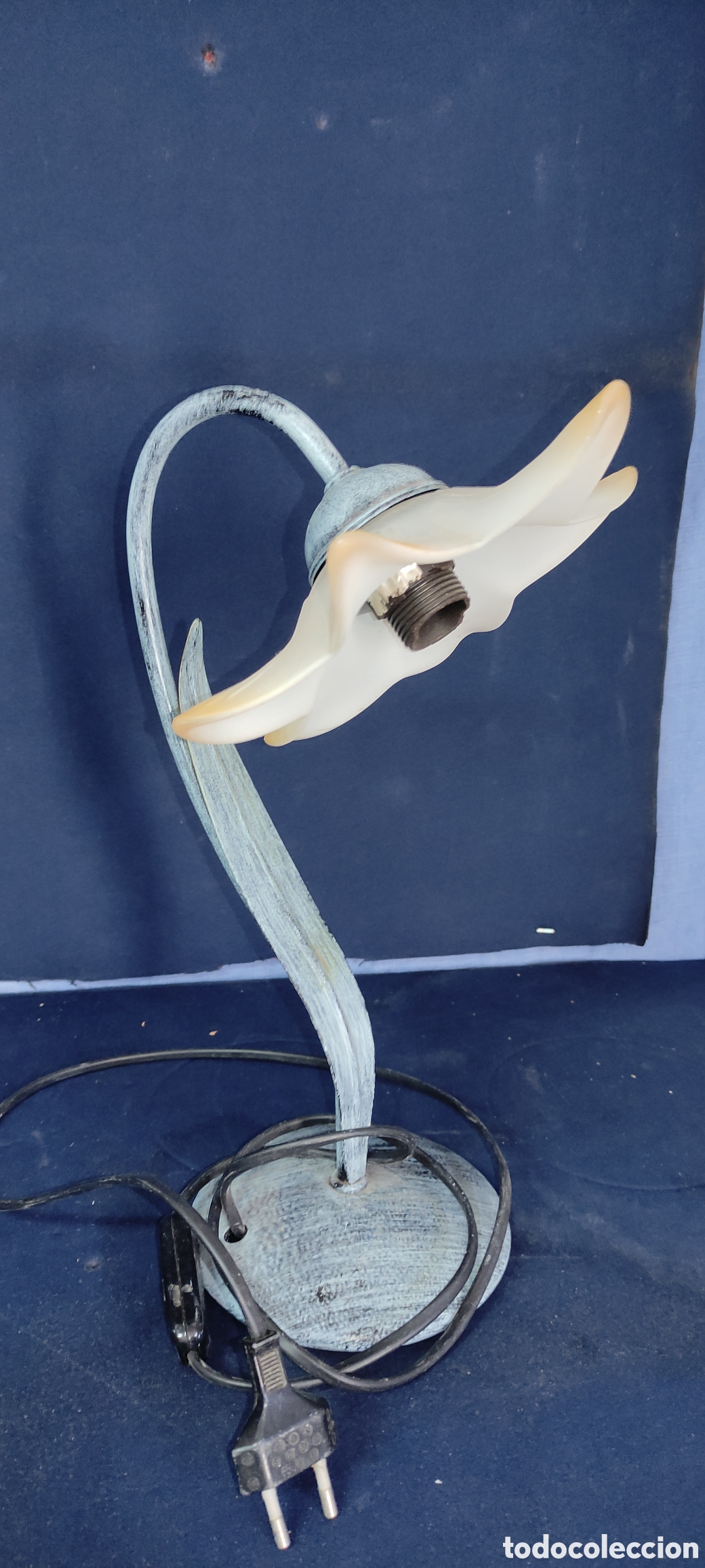Antig&uuml;edades: Lampara de mesa flor - Foto 4