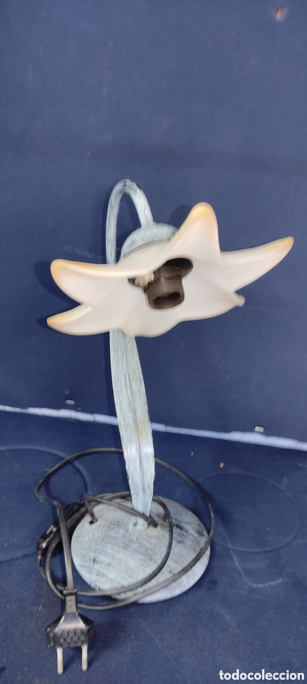 Antig&uuml;edades: Lampara de mesa flor - Foto 5