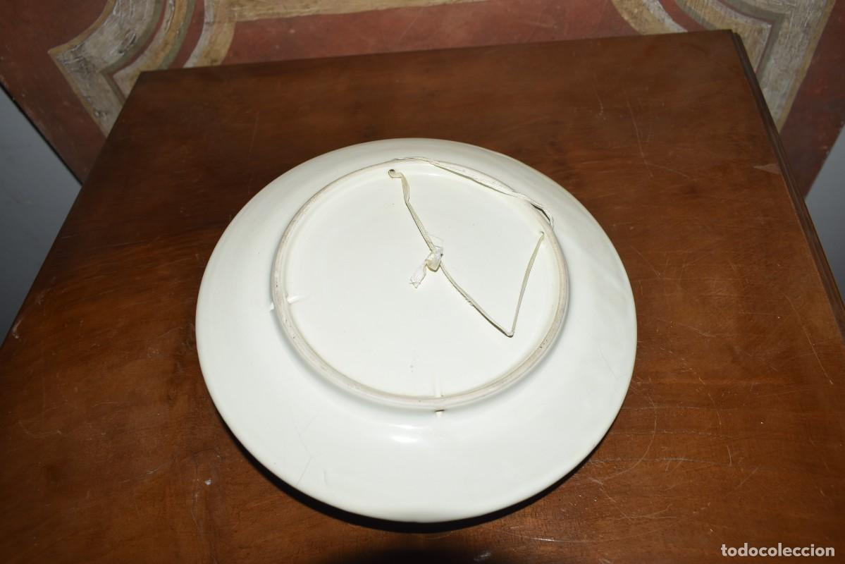 Antig&uuml;edades: Plato de frutas en relieve de ceramica - Foto 6