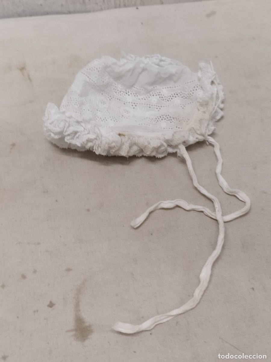 Antig&uuml;edades: Antiguo gorro de dormir de color blanco, para bebe. - Foto 1