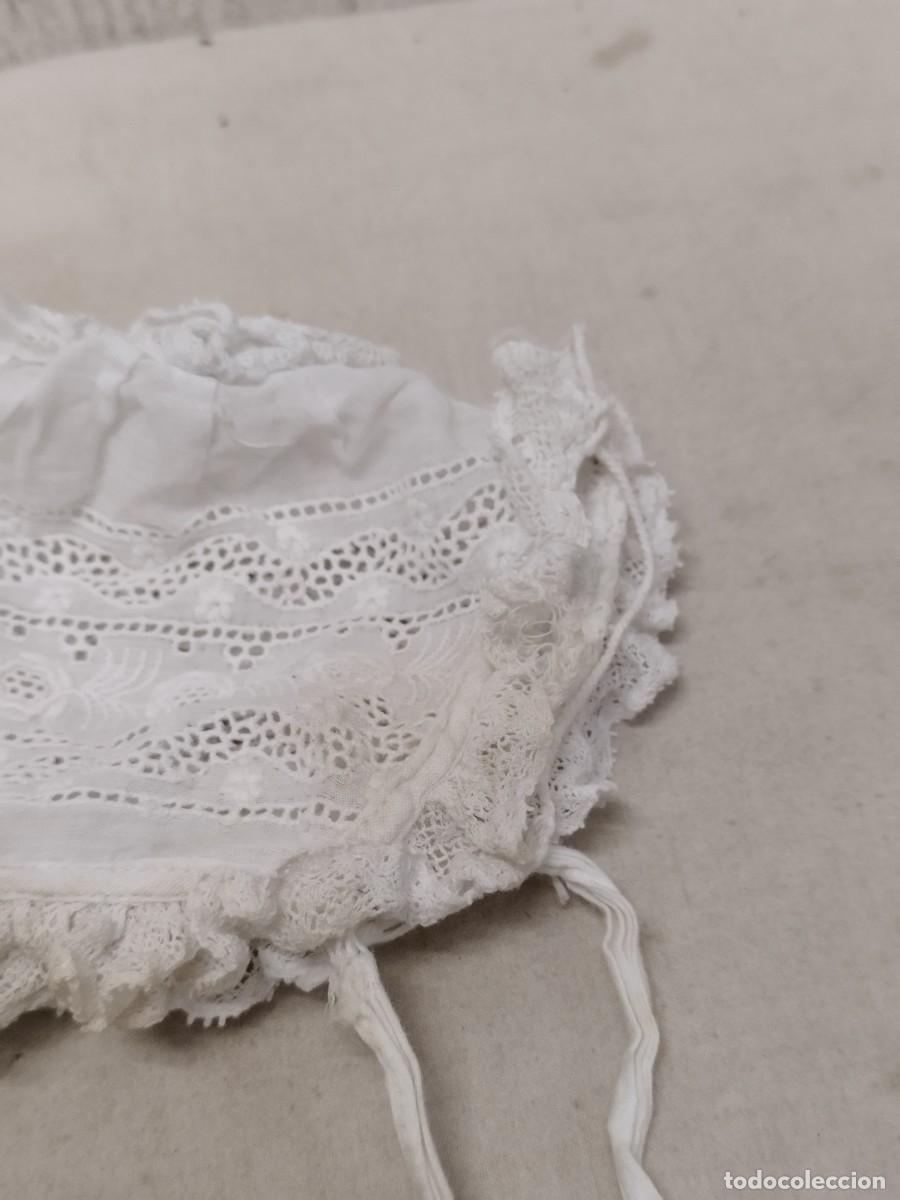 Antig&uuml;edades: Antiguo gorro de dormir de color blanco, para bebe. - Foto 3
