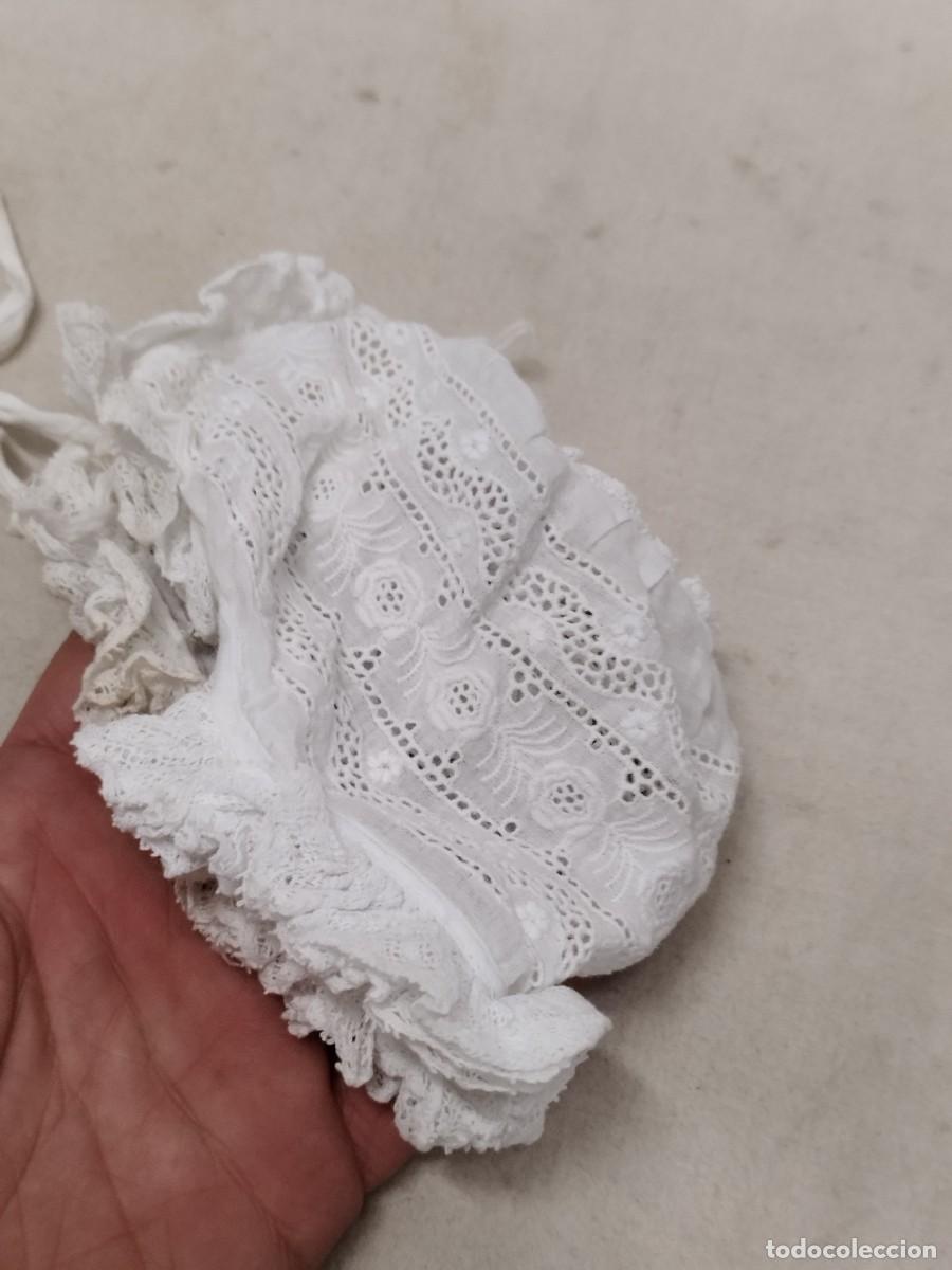 Antig&uuml;edades: Antiguo gorro de dormir de color blanco, para bebe. - Foto 6
