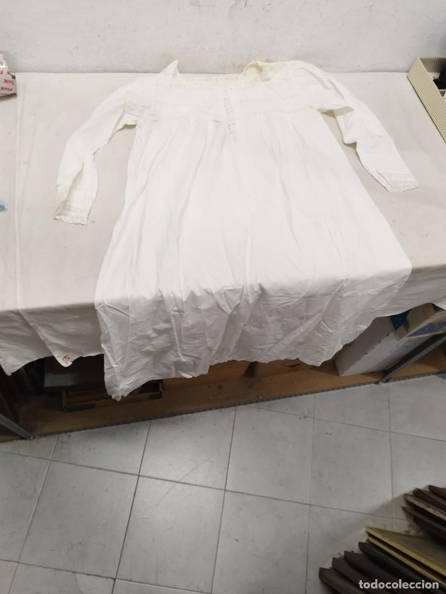 Antig&uuml;edades: Antiguo camison de mujer de color blanco. - Foto 10