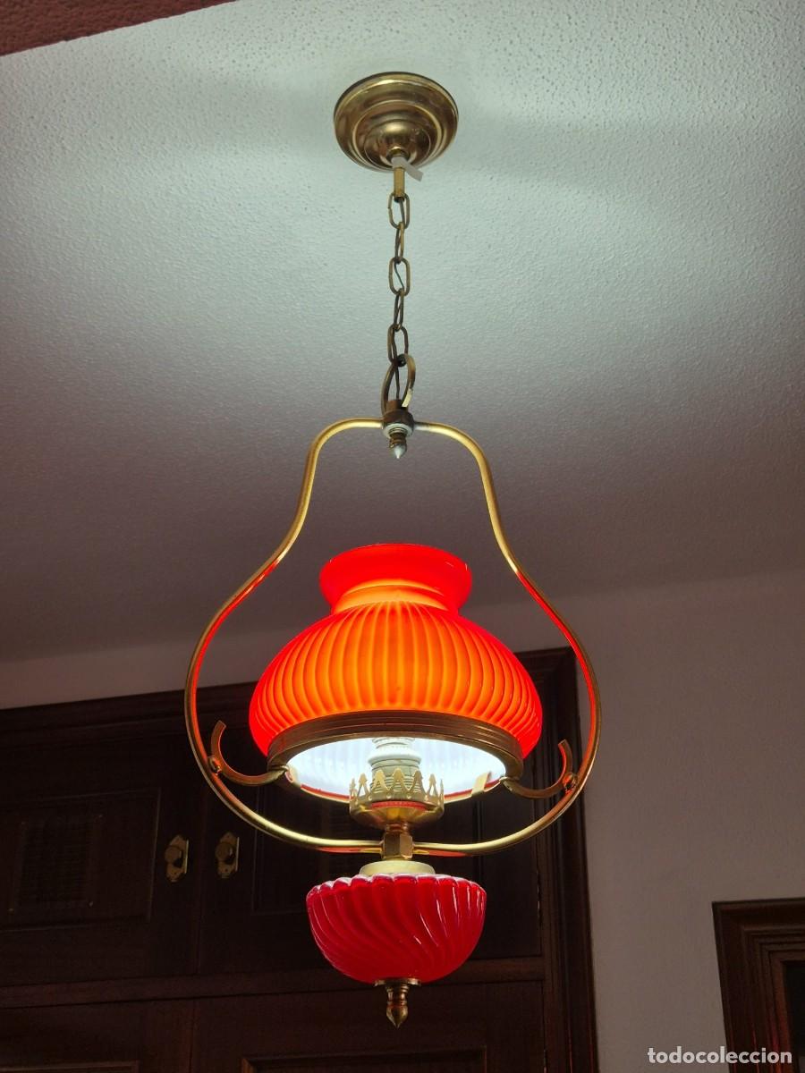 Antig&uuml;edades: L&aacute;mpara quinqu&eacute; roja vintage - Foto 1