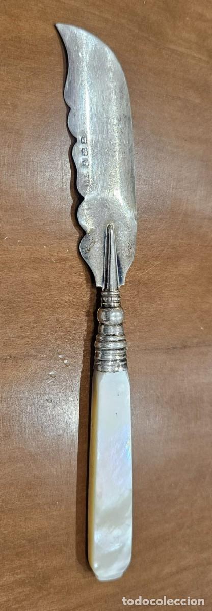 Antig&uuml;edades: Muy bonito cuchillo postre plata y n&aacute;car - Foto 2