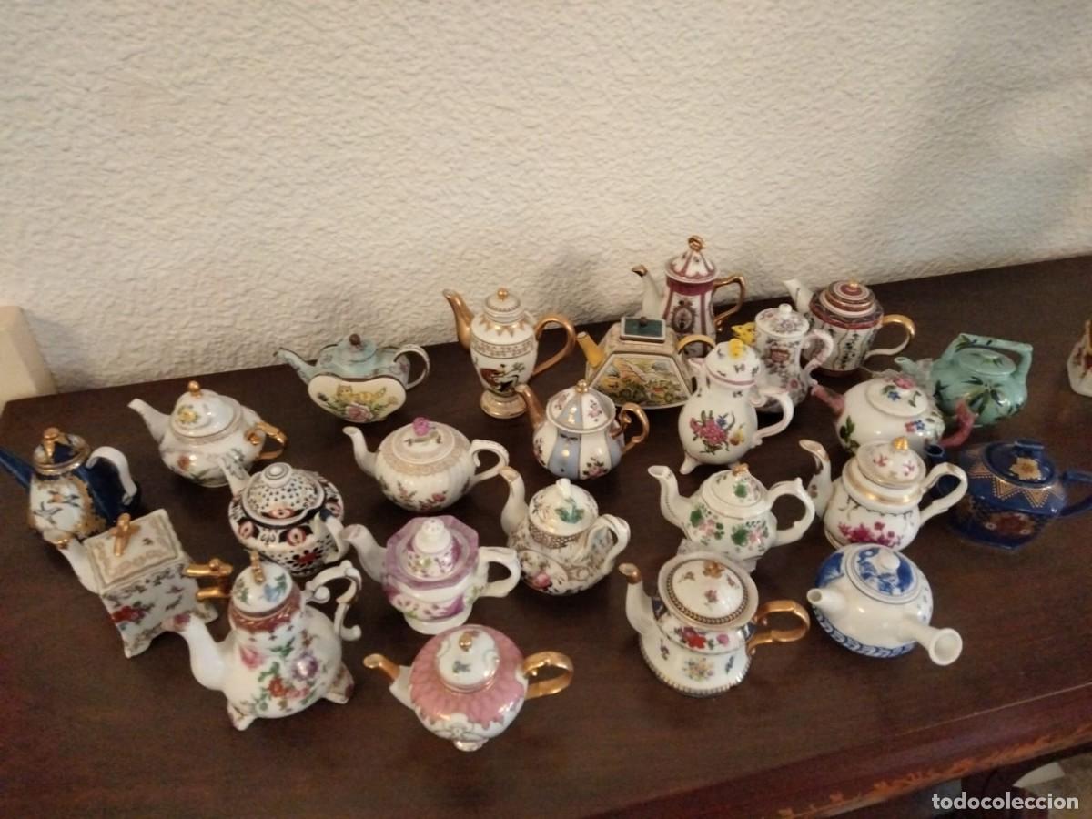 Antig&uuml;edades: Colecci&oacute;n de mini teteras de cer&aacute;mica - Foto 1