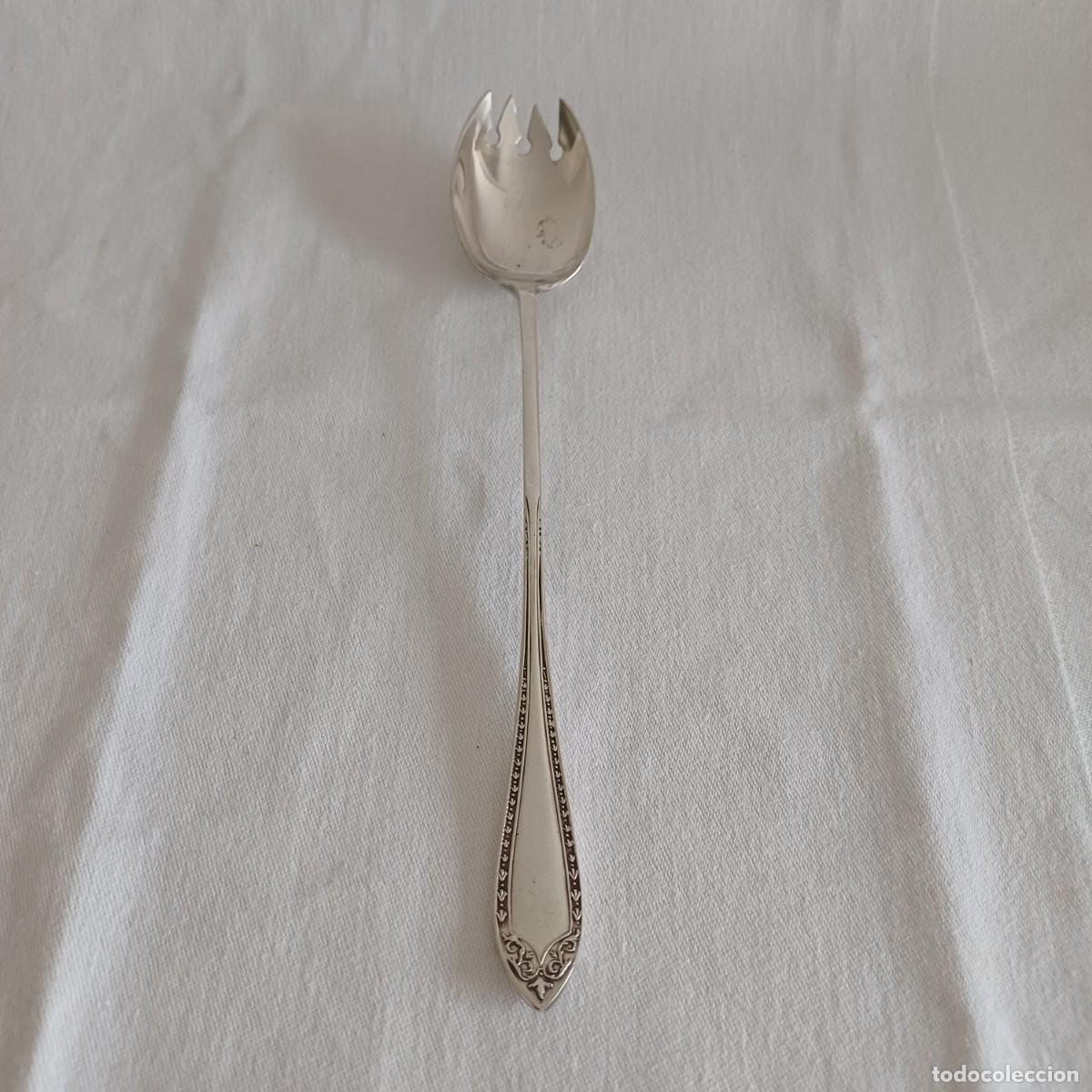 Antig&uuml;edades: Antique Silverplate Olive/Condiment Fork - Foto 1