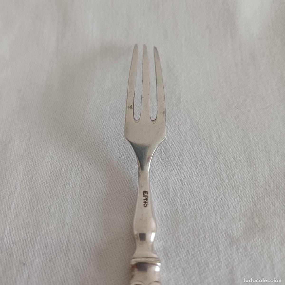 Antig&uuml;edades: Antique Silverplate Cocktail Fork - 15cm - Foto 5
