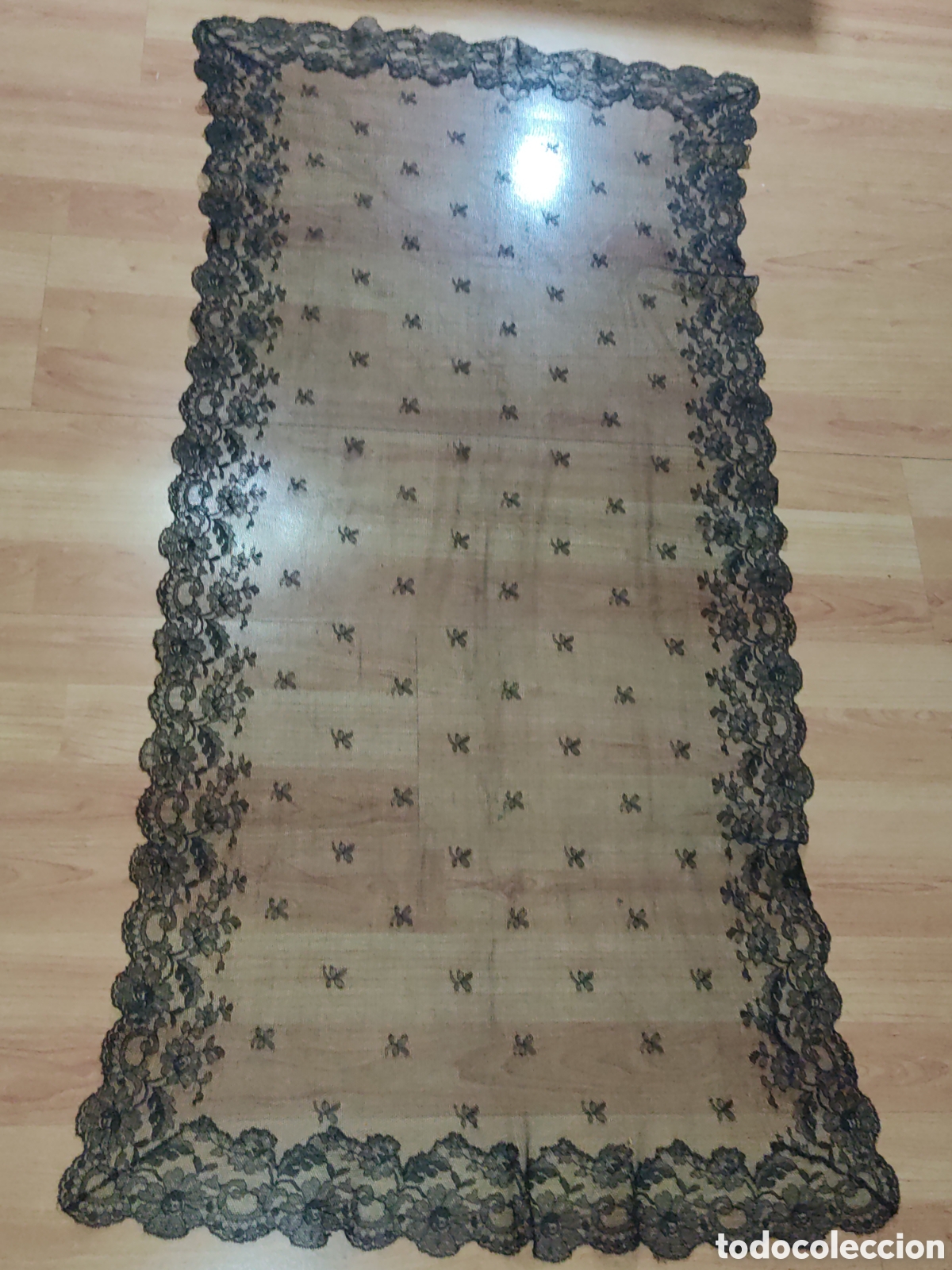 Antig&uuml;edades: Antigua mantilla negra rectangular. - Foto 4