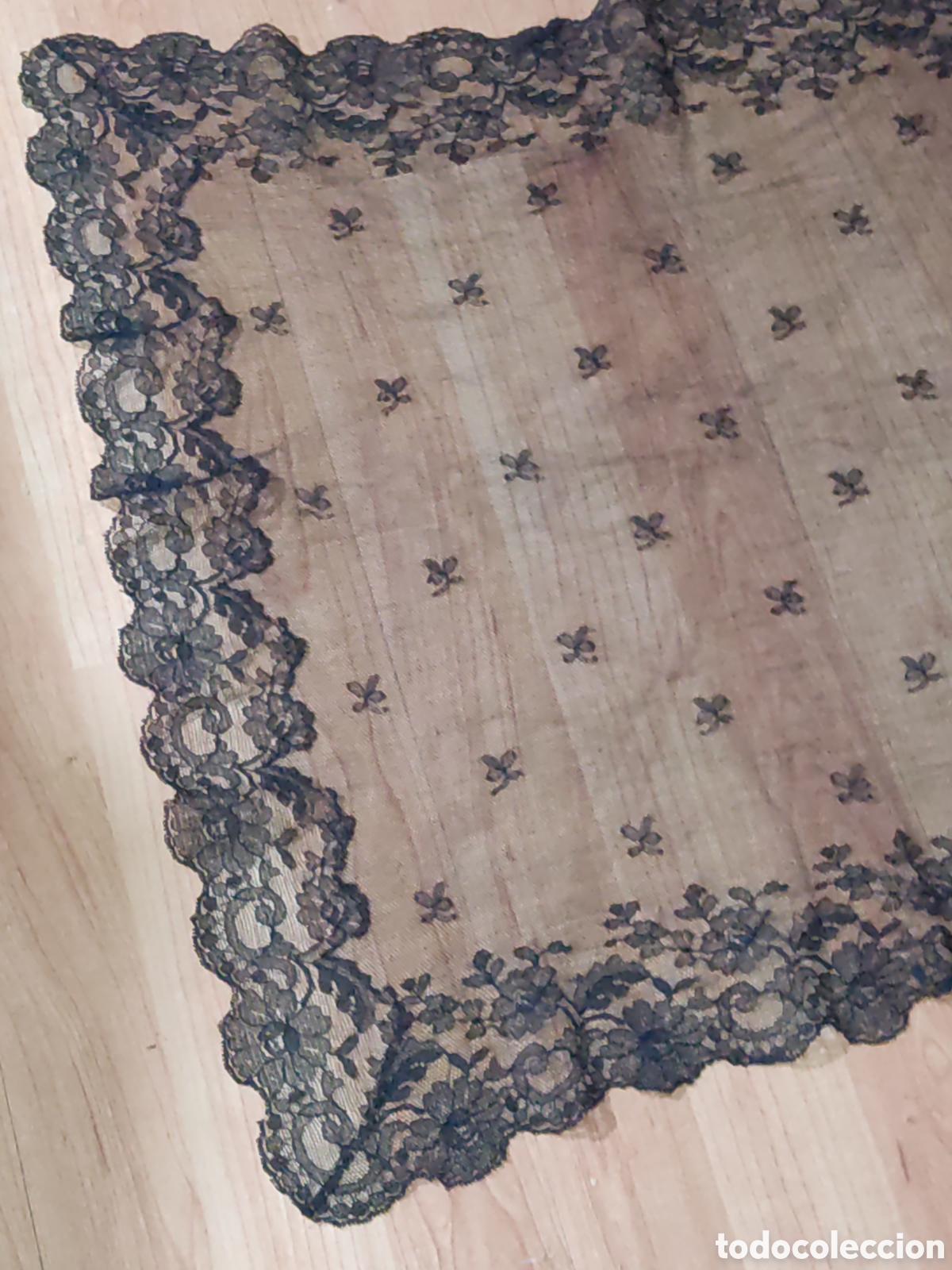 Antig&uuml;edades: Antigua mantilla negra rectangular. - Foto 1