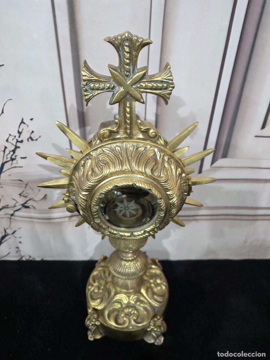 Antig&uuml;edades: Antigua custodia o ostensorio de bronce macizo - Foto 3