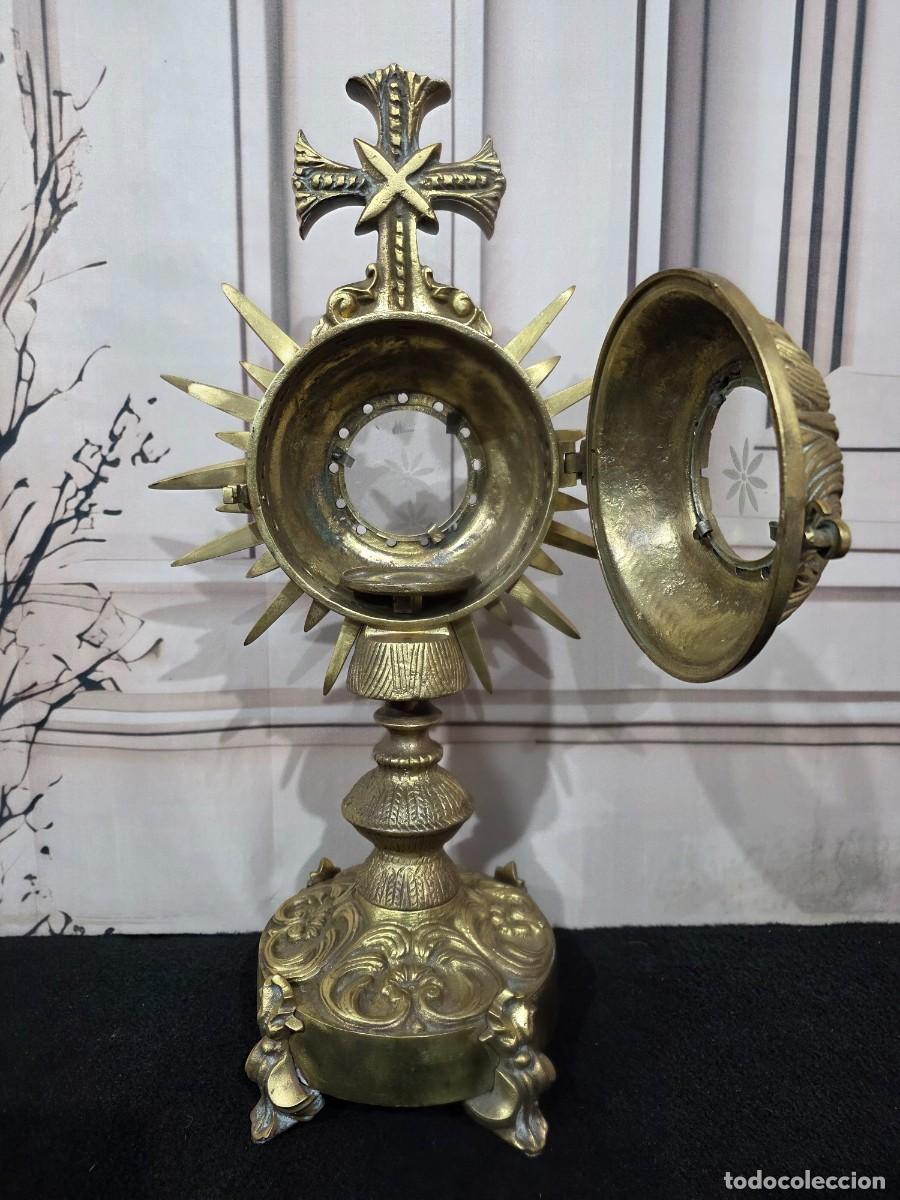 Antig&uuml;edades: Antigua custodia o ostensorio de bronce macizo - Foto 4