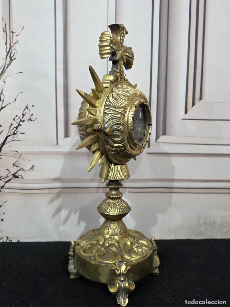 Antig&uuml;edades: Antigua custodia o ostensorio de bronce macizo - Foto 5