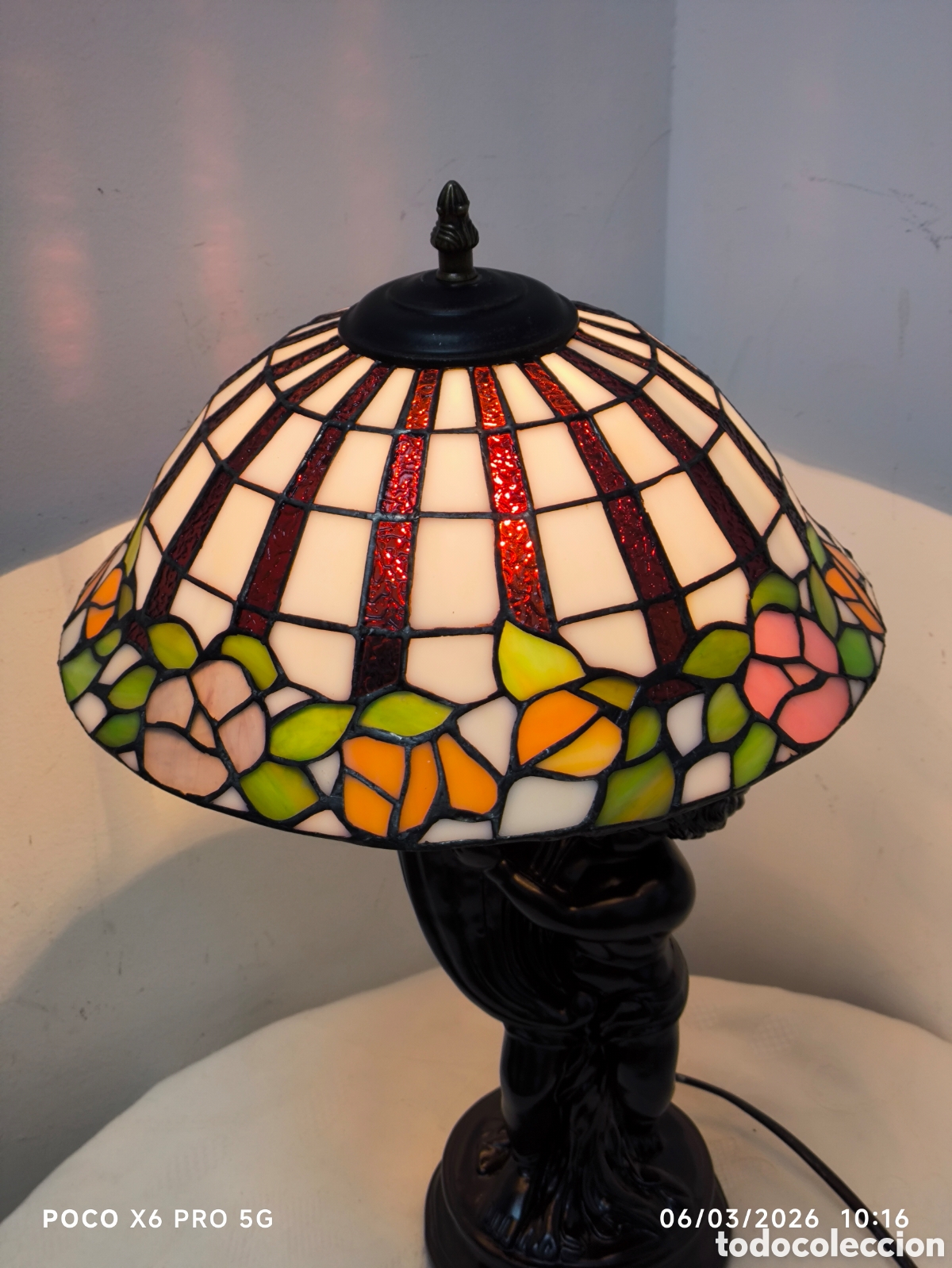 Antig&uuml;edades: Lampara querub&iacute;n con pantalla estilo Tiffany - Foto 3