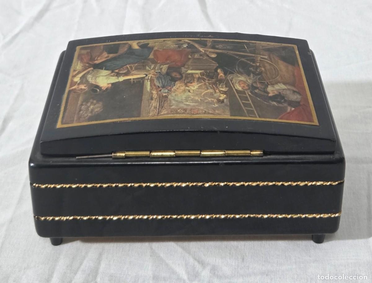 Antig&uuml;edades: Joyero caja musical de madera, funcionando, hilandera - Foto 6