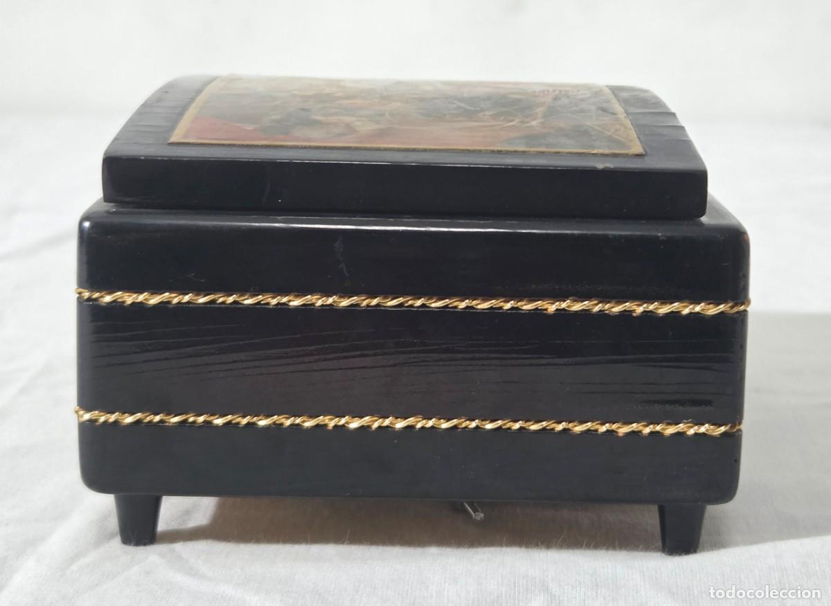 Antig&uuml;edades: Joyero caja musical de madera, funcionando, hilandera - Foto 9