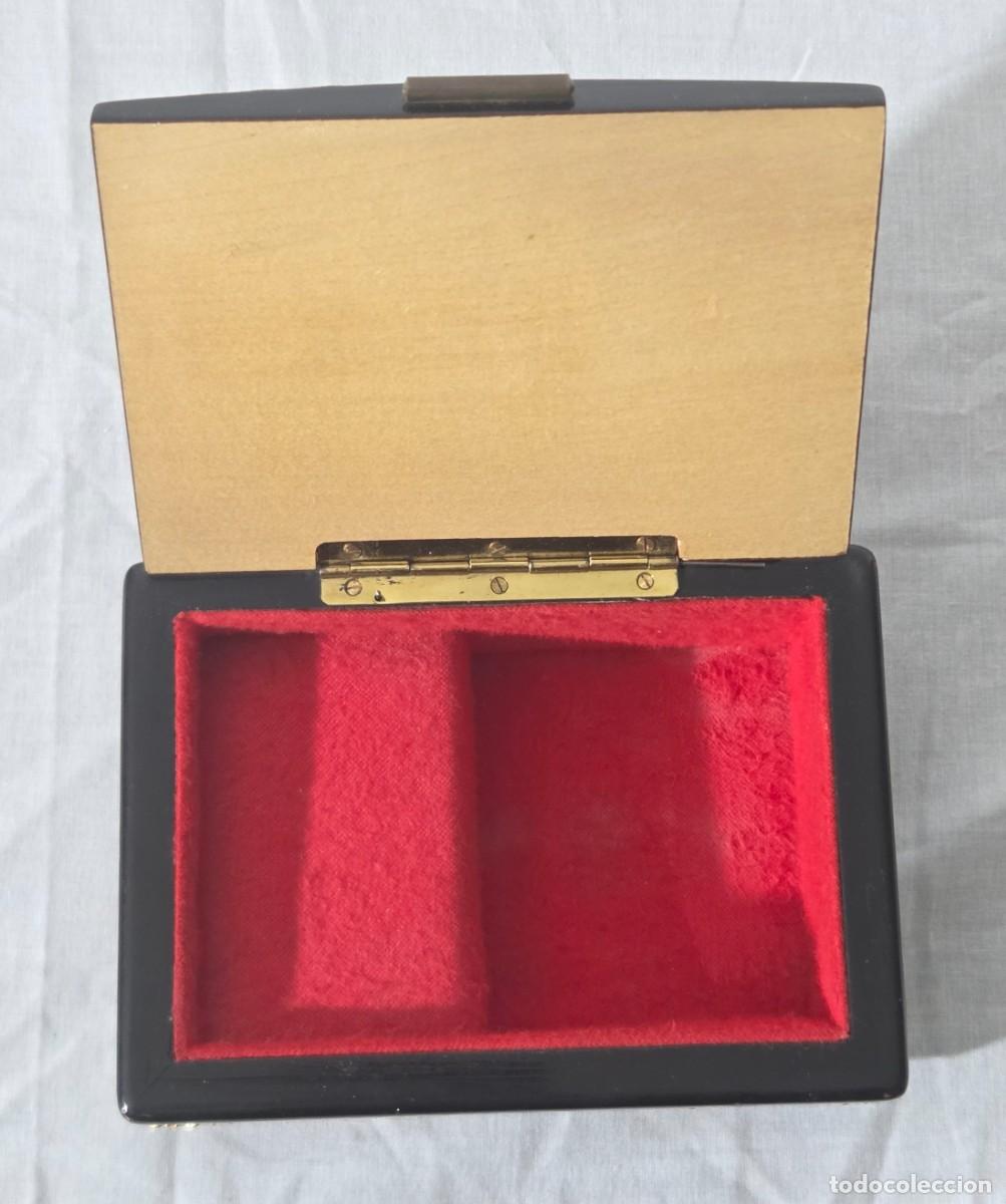 Antig&uuml;edades: Joyero caja musical de madera, funcionando, hilandera - Foto 13