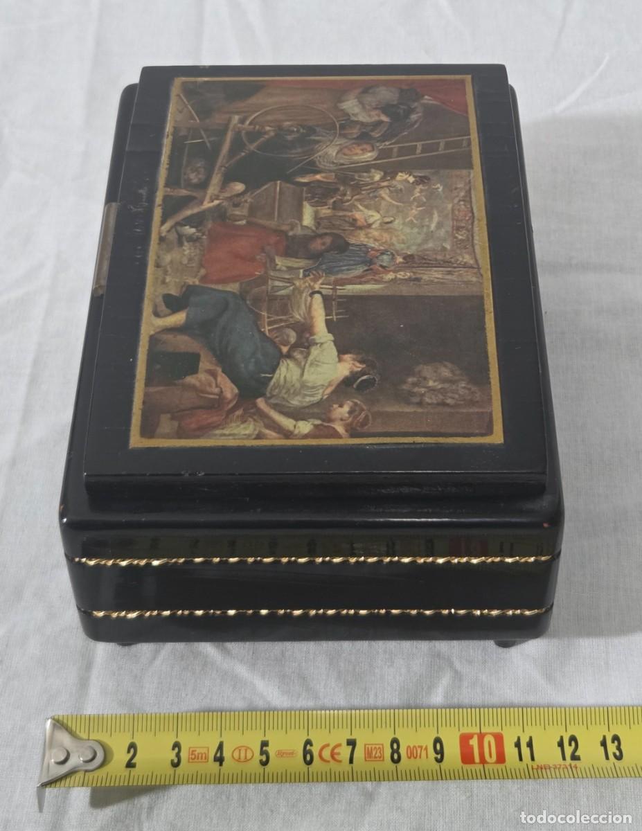 Antig&uuml;edades: Joyero caja musical de madera, funcionando, hilandera - Foto 16