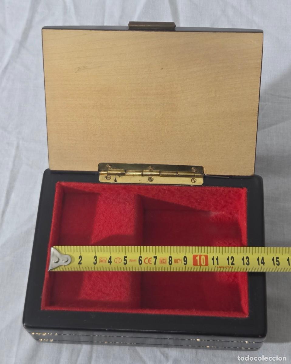 Antig&uuml;edades: Joyero caja musical de madera, funcionando, hilandera - Foto 17