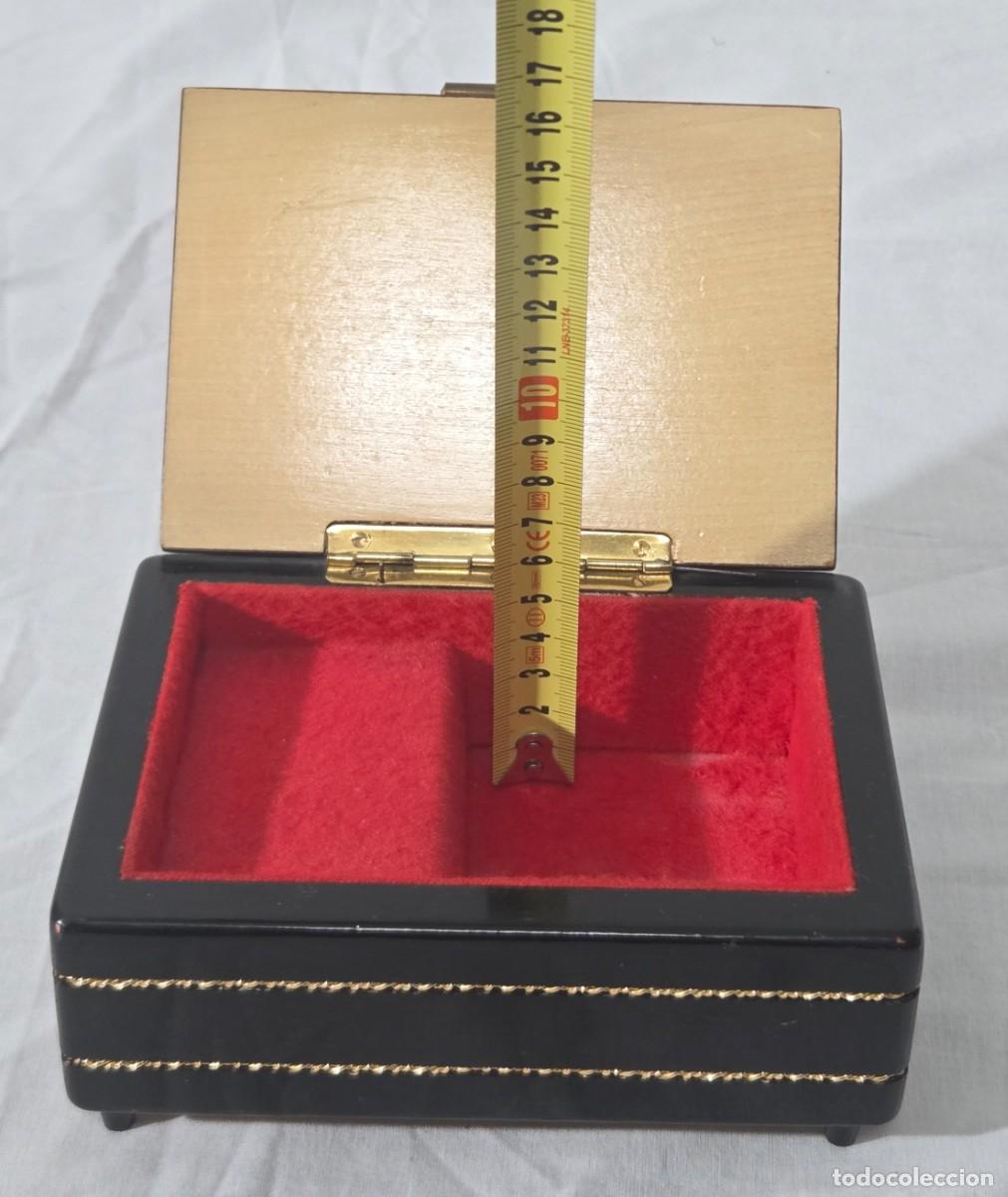 Antig&uuml;edades: Joyero caja musical de madera, funcionando, hilandera - Foto 18