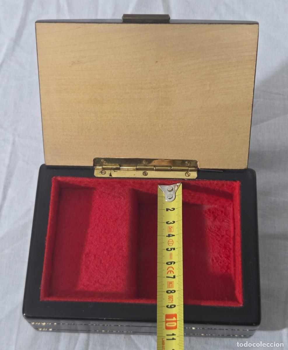 Antig&uuml;edades: Joyero caja musical de madera, funcionando, hilandera - Foto 19