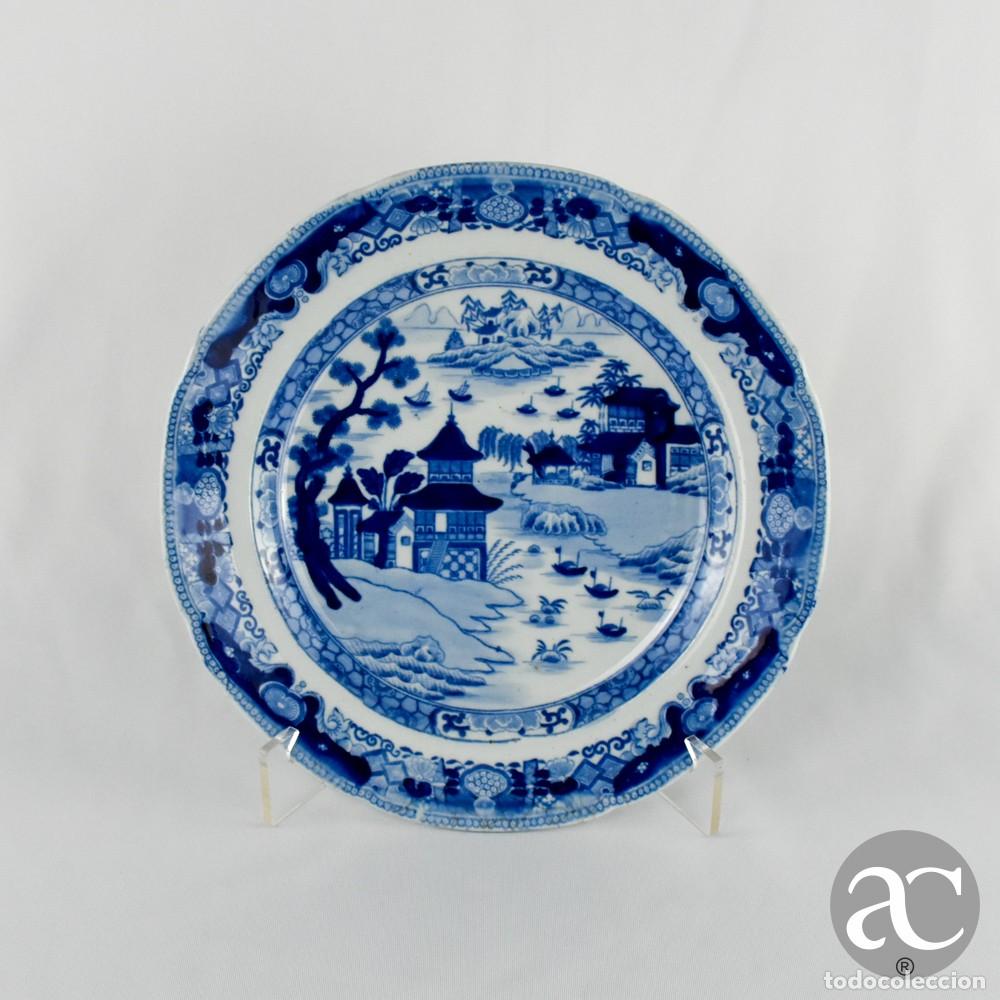 Antig&uuml;edades: Prato porcelana da China decorado com paisagens e pagodes, s&eacute;c. XIX - Foto 1