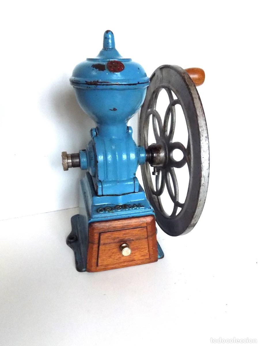 Antig&uuml;edades: MOLINILLO DE CAF&Eacute; DE RUEDA LATERAL MARCA J.M.F. MODELO ORIGINAL. ESPA&Ntilde;A. CA. 1930
