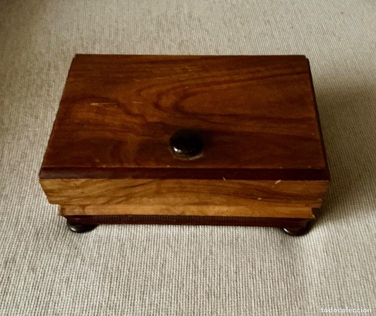 Antig&uuml;edades: Caja de madera. A&ntilde;os 70/80. - Foto 1