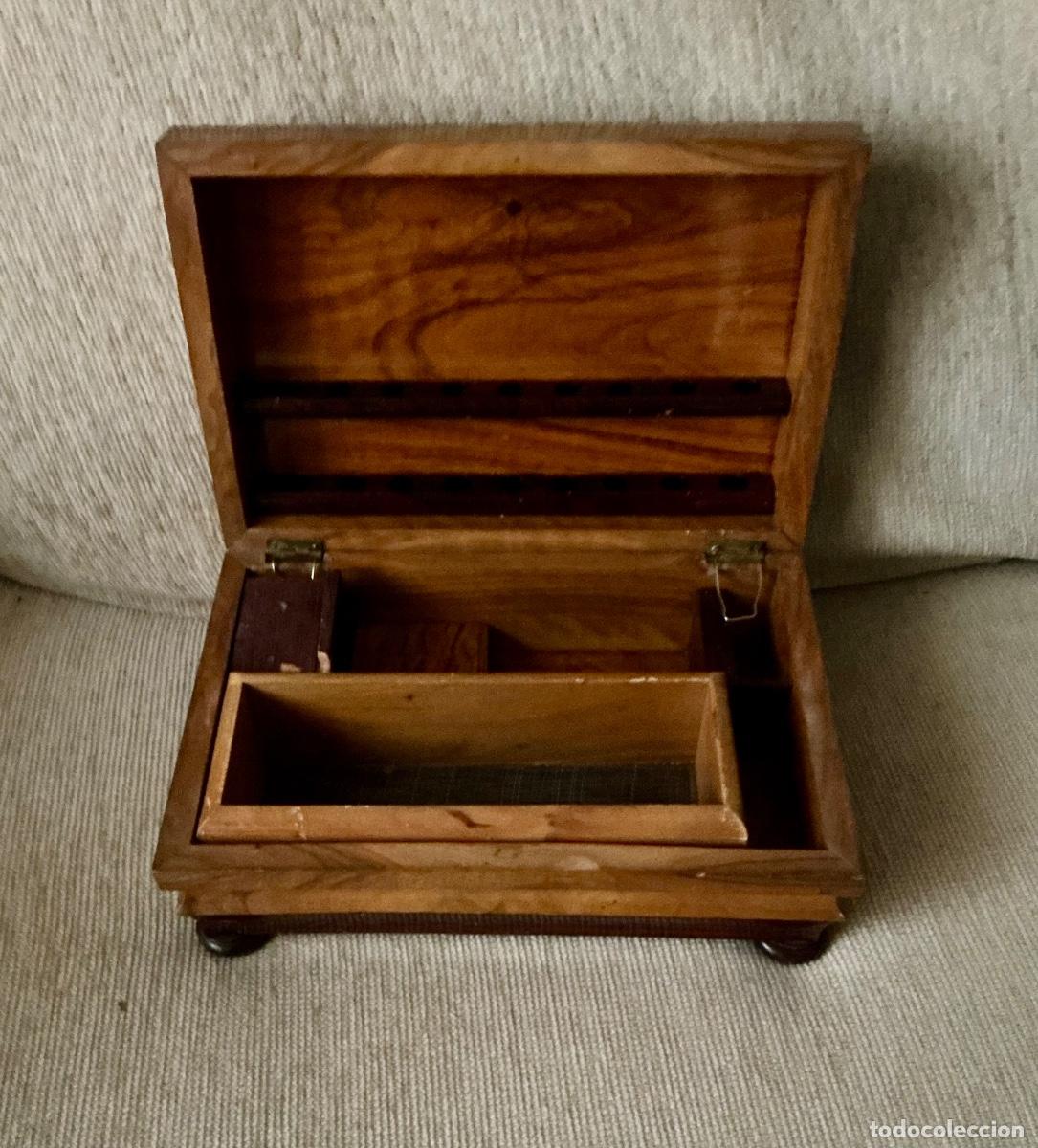 Antig&uuml;edades: Caja de madera. A&ntilde;os 70/80. - Foto 2