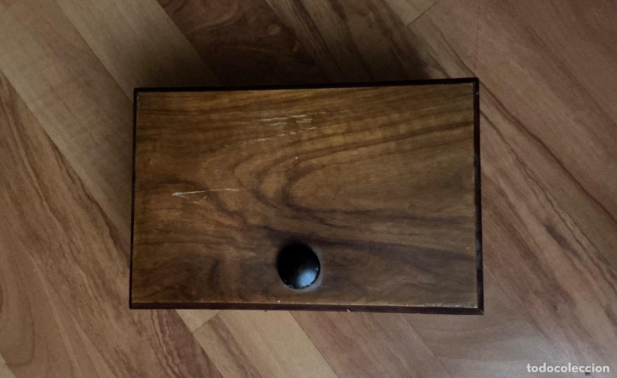 Antig&uuml;edades: Caja de madera. A&ntilde;os 70/80. - Foto 9