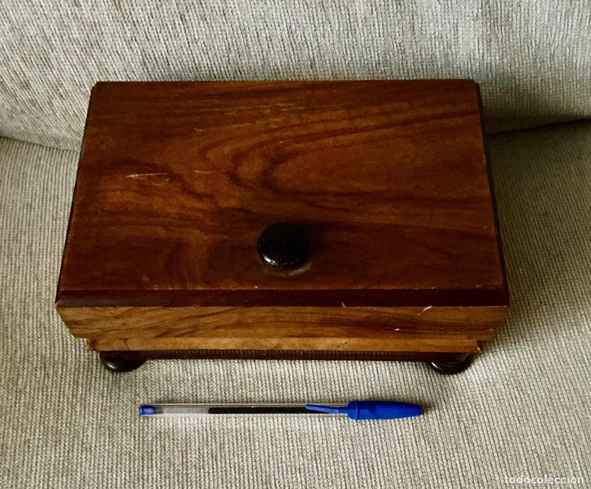 Antig&uuml;edades: Caja de madera. A&ntilde;os 70/80. - Foto 12