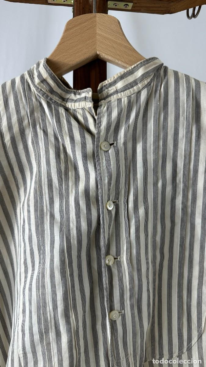 Antig&uuml;edades: Antigua camisa de rayas gris y blanco - Foto 1