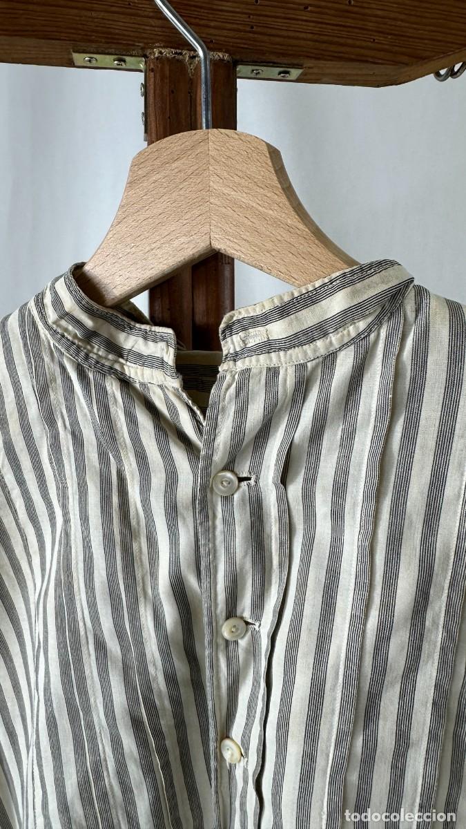 Antig&uuml;edades: Antigua camisa de rayas gris y blanco - Foto 2
