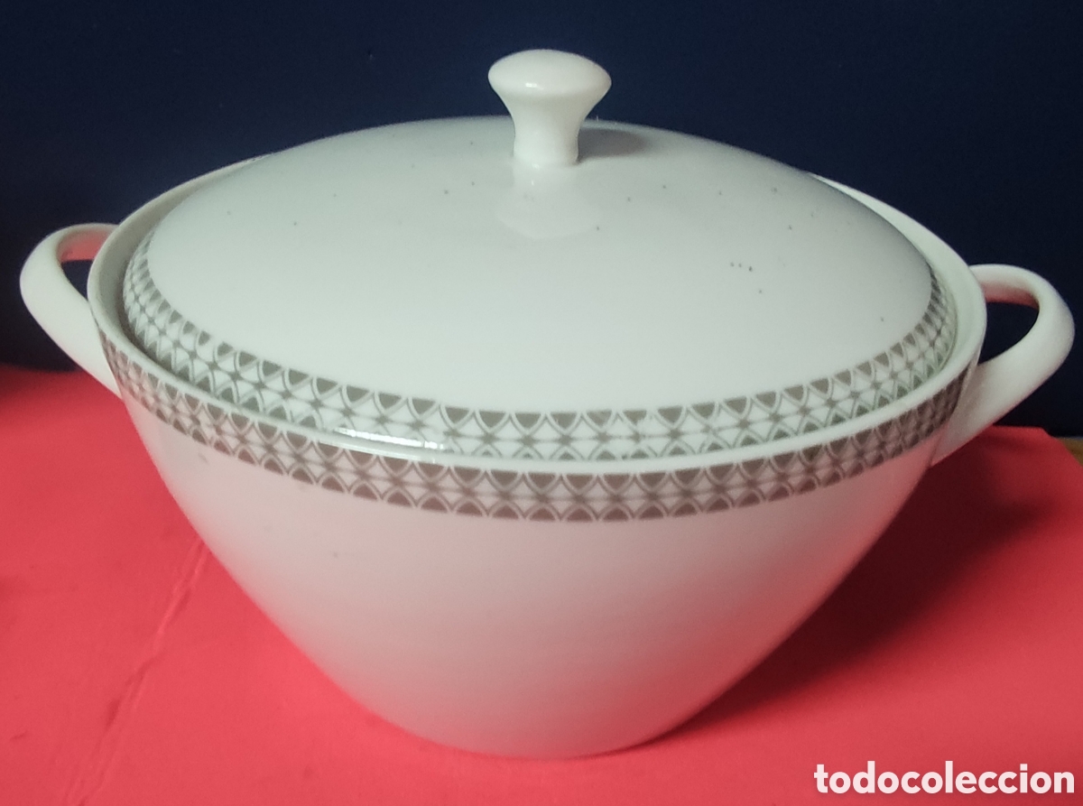 Antig&uuml;edades: Antigua sopera de porcelana - Foto 1