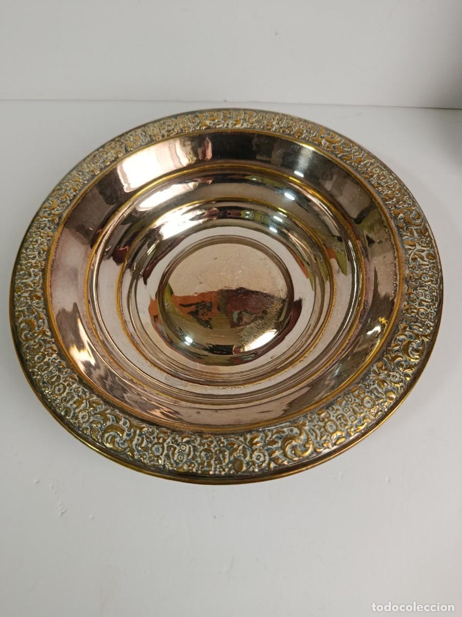 Antig&uuml;edades: BANDEJA PLATEADA Y DORADA CON JARRA - Foto 4