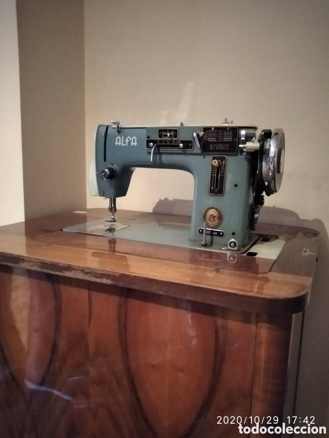 Antig&uuml;edades: Maquina de coser Alfa - Foto 1