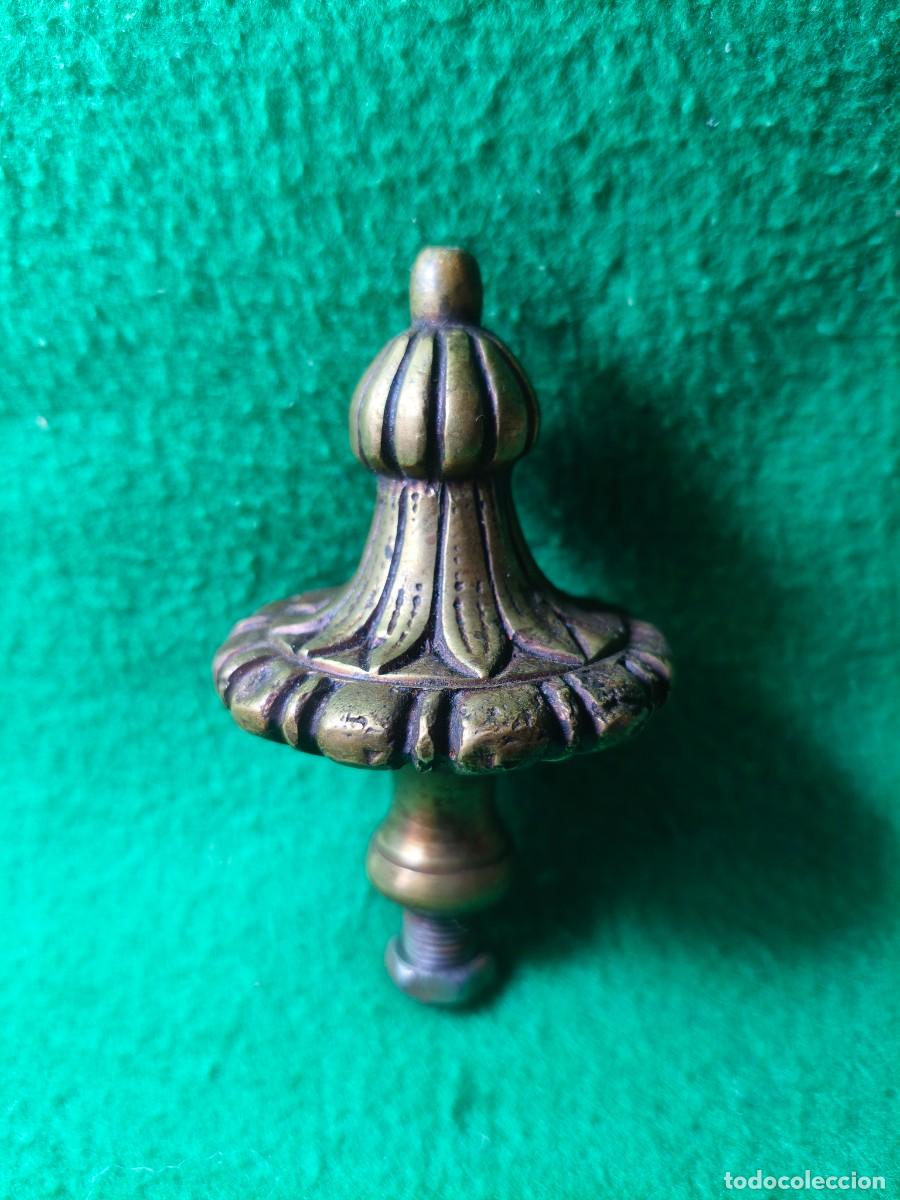 Antig&uuml;edades: ANTIGUO REMATE DE LAMPARA EN BRONCE. - Foto 2