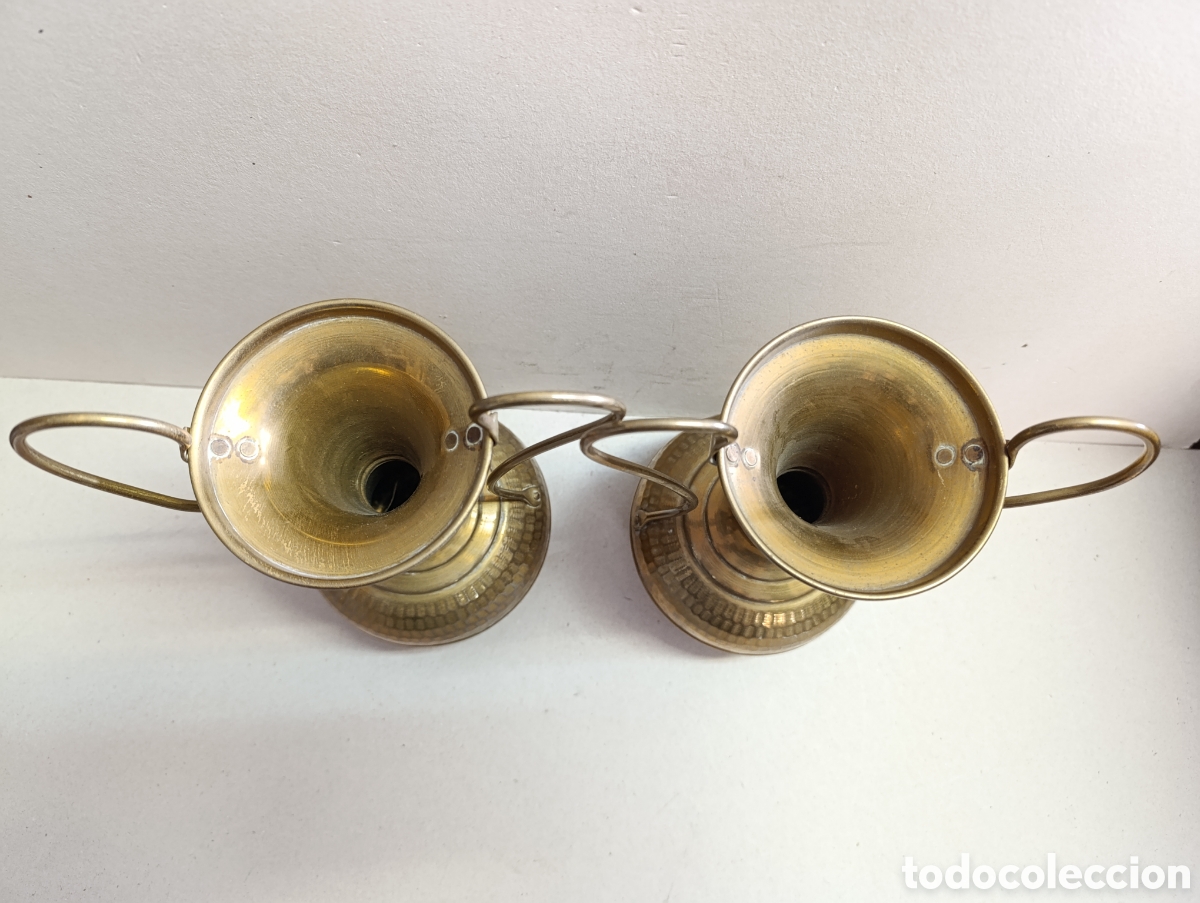 Antig&uuml;edades: PAREJA DE JARRONES DE LATON. 2 ASAS. - Foto 5