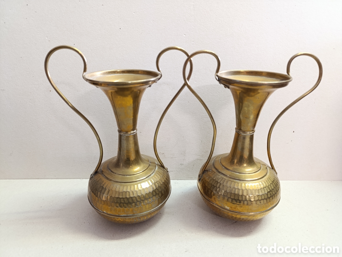 Antig&uuml;edades: PAREJA DE JARRONES DE LATON. 2 ASAS. - Foto 6