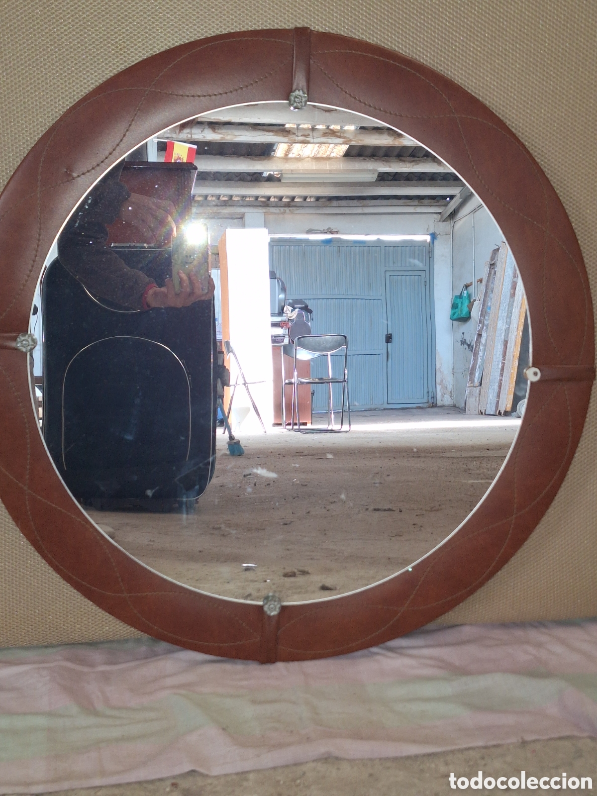 Antig&uuml;edades: Espejo redondo de piel - Foto 1