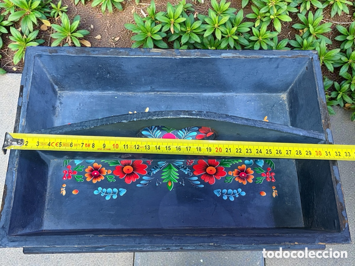Antig&uuml;edades: Antigua bandeja de madera con asa central - Foto 4