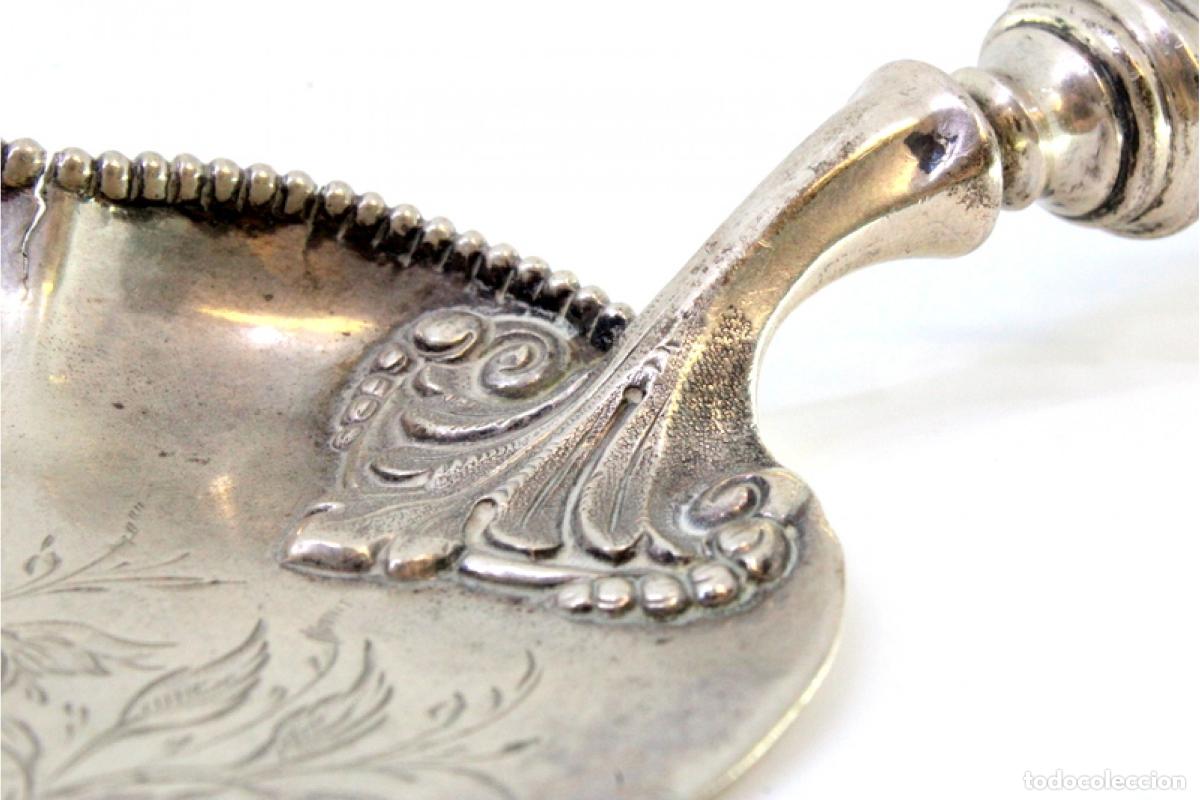 Antig&uuml;edades: Recogedor de migas de plata - Foto 3