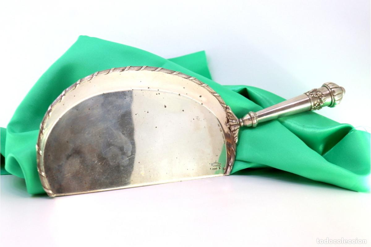 Antig&uuml;edades: Recogedor de migas de plata - Foto 1