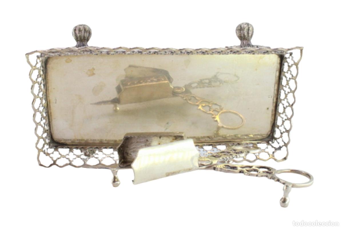 Antiguidades: Bandeja y tijeras fabricadas en alambre ba&ntilde;ado en plata.