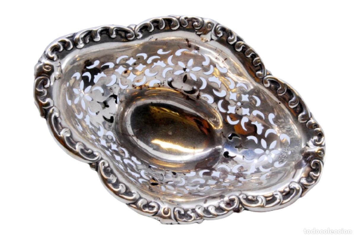 Antig&uuml;edades: plato de dulces de plata - Foto 1