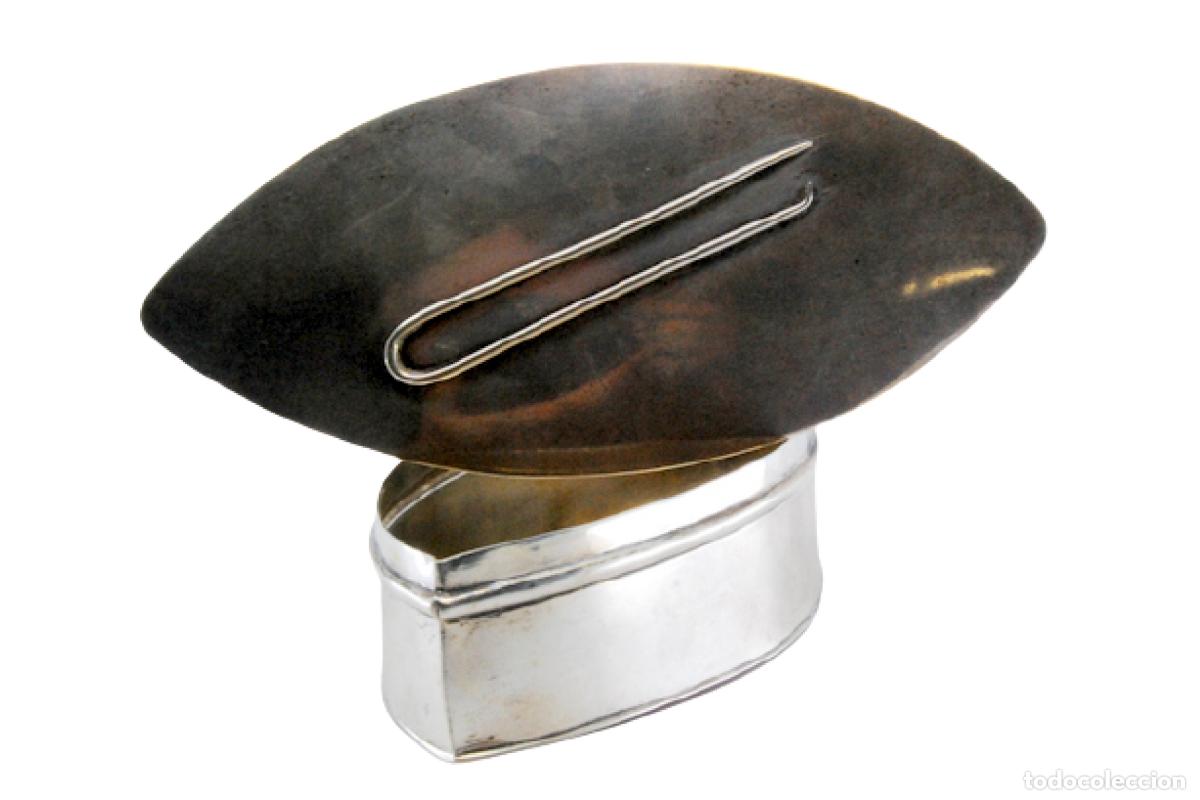 Antiguidades: Caja plateada para pins.
