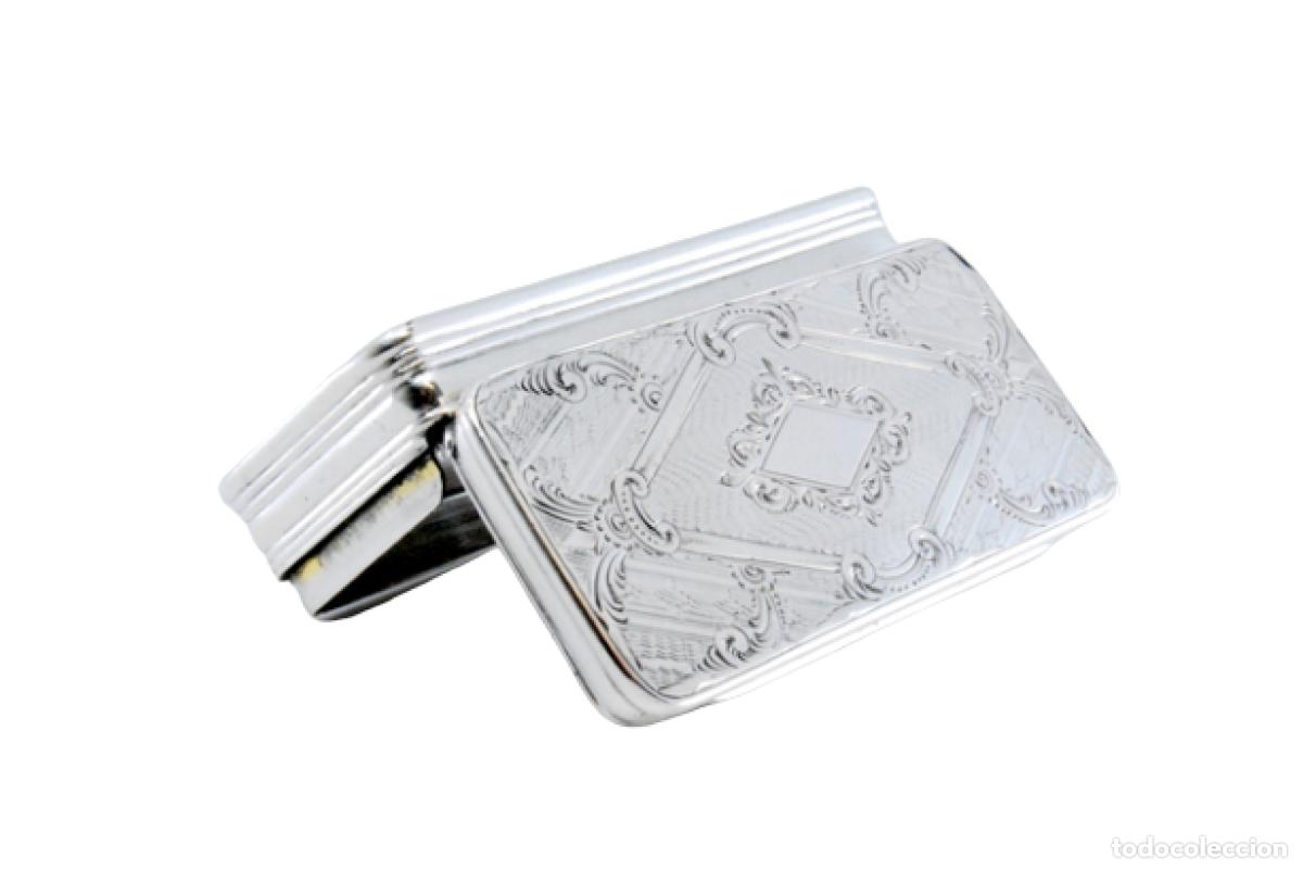 Antig&uuml;edades: Caja de rap&eacute;, en plata