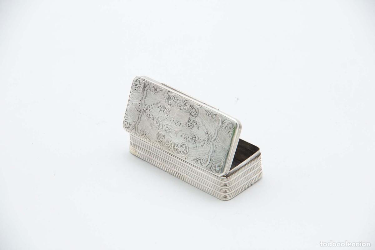 Antiques: Caja de rap&eacute;, en plata