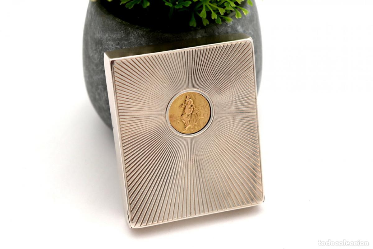 Antiques: Caja plateada para paquetes de cigarrillos
