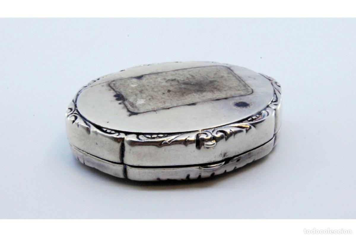 Antig&uuml;edades: Estuche de belleza plateado - Foto 3